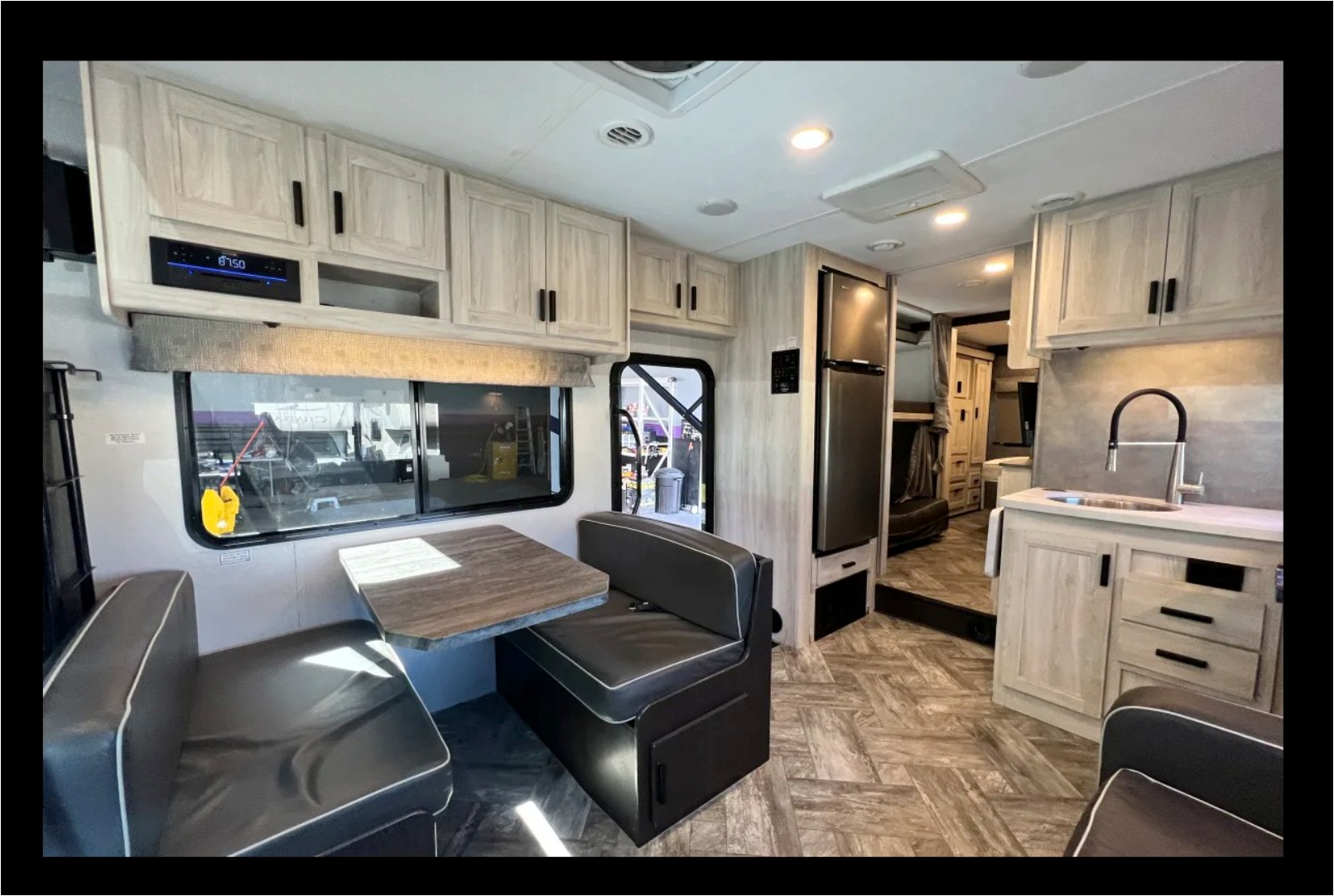 C15 Luxury SUNSEEKER 10 Sleeper w Bunks! 2 SlideRooms - STARLINK Internet