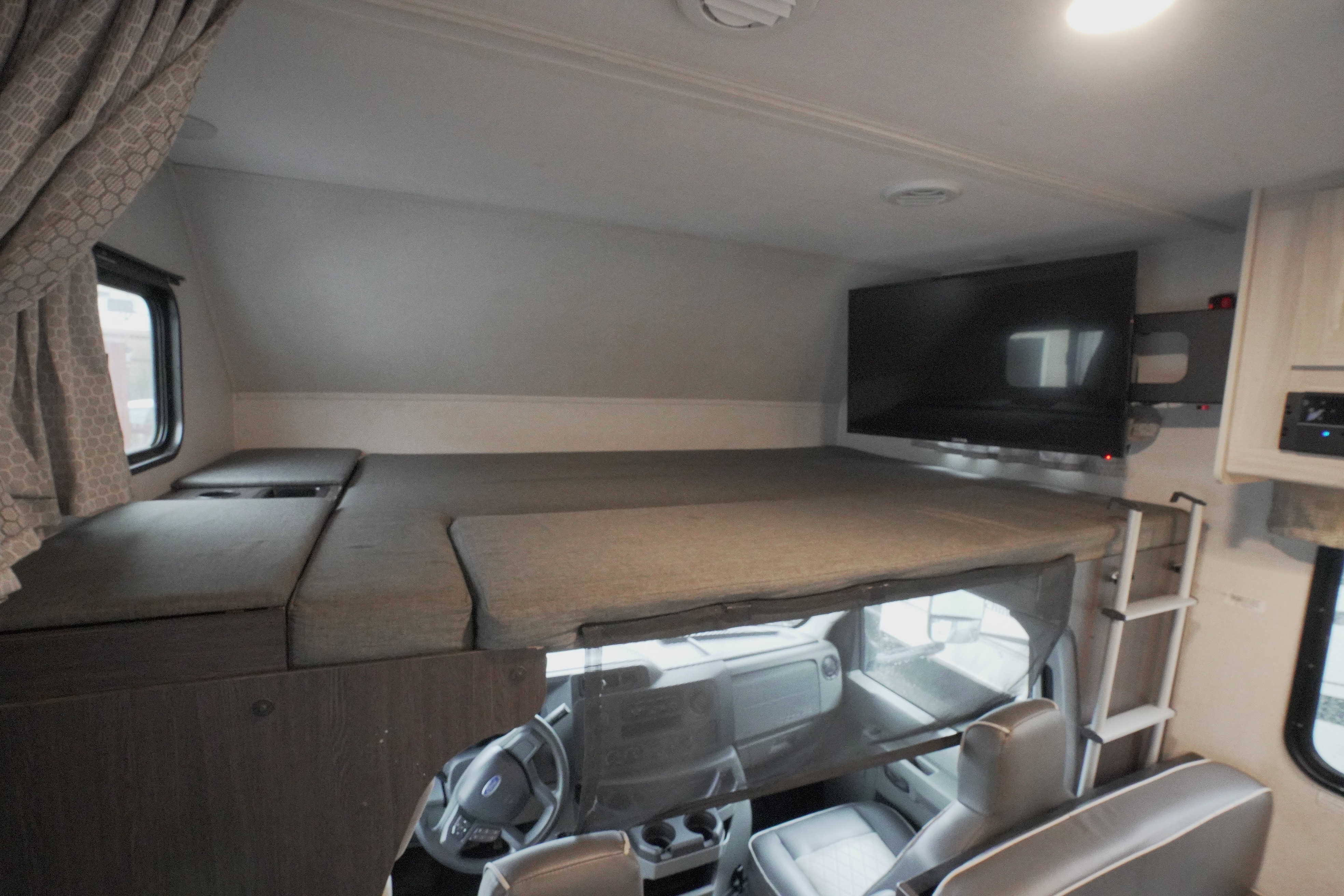 C15 Luxury SUNSEEKER 10 Sleeper w Bunks! 2 SlideRooms - STARLINK Internet