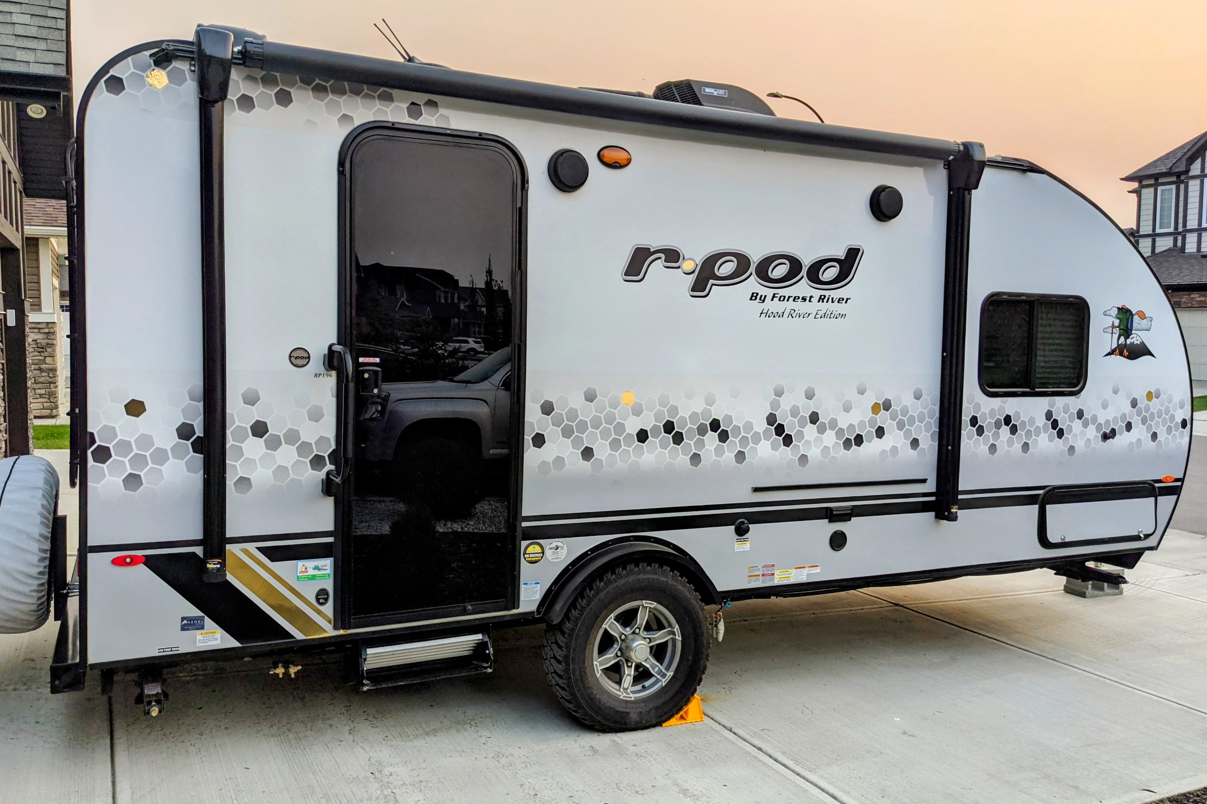 Tad: Small Rig, Big Adventures. 🐸
