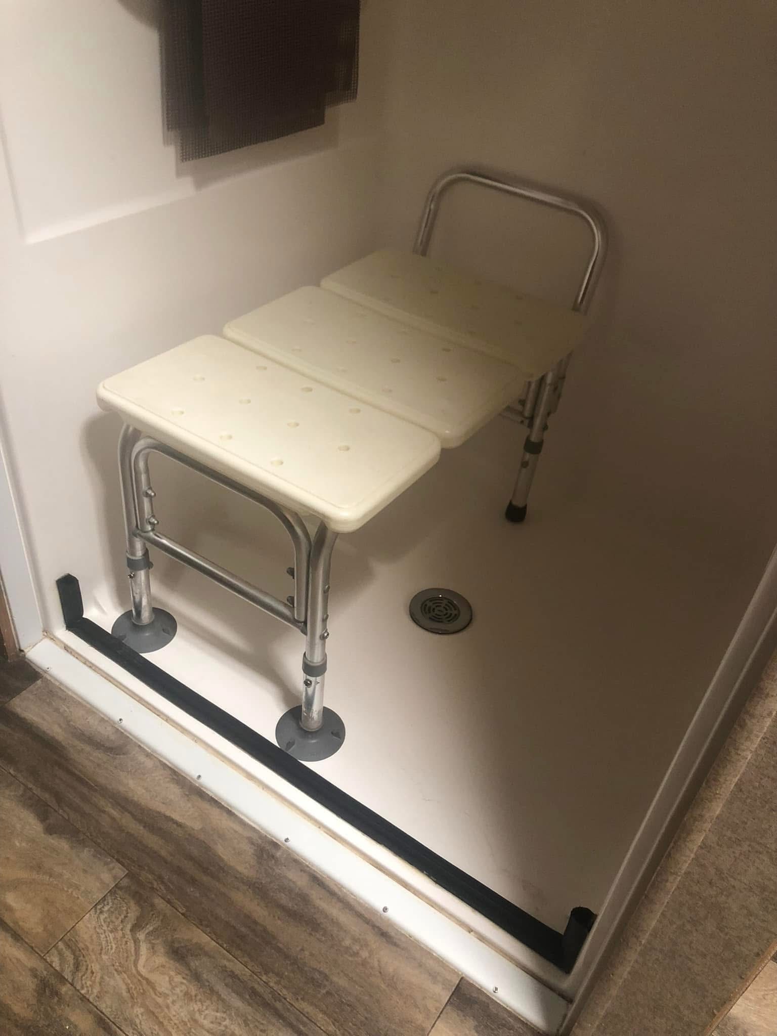Wheelchair accessible RV travel trailer