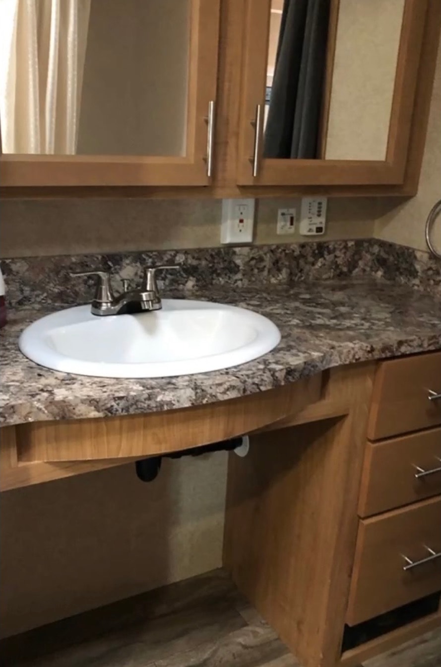 Wheelchair accessible RV travel trailer