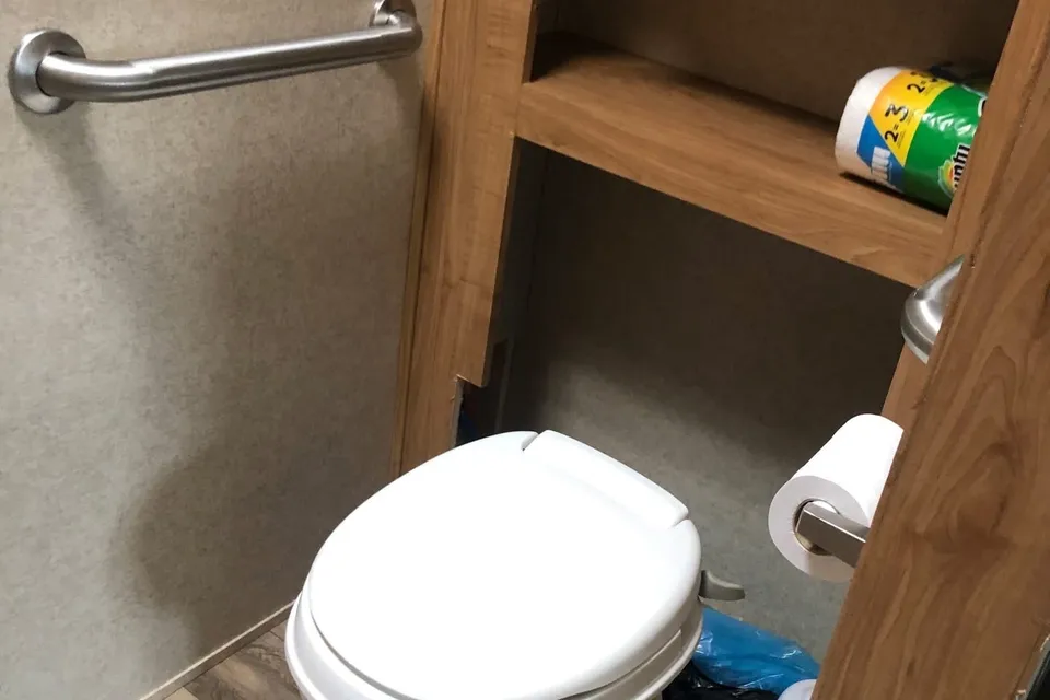 Wheelchair accessible RV travel trailer