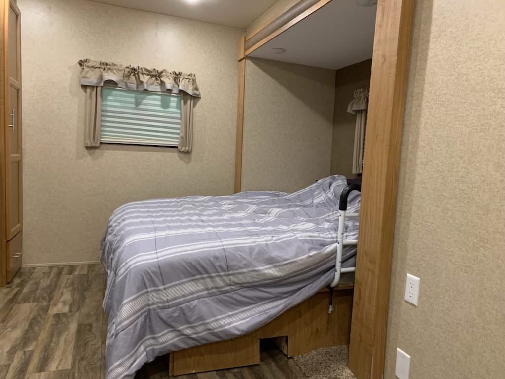 Wheelchair accessible RV travel trailer