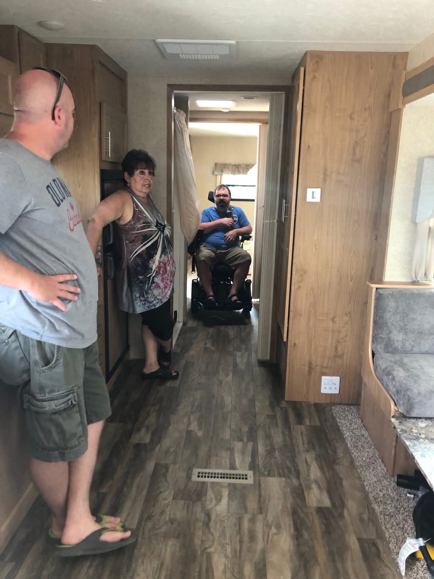 Wheelchair accessible RV travel trailer