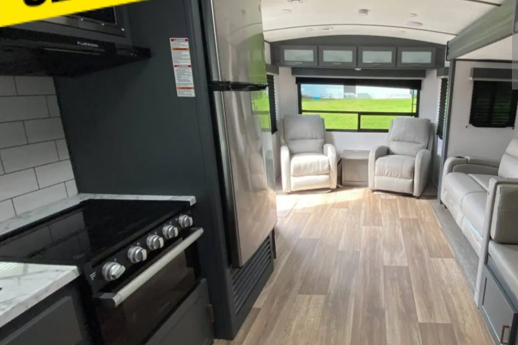 Darlene's Little House On Wheels
