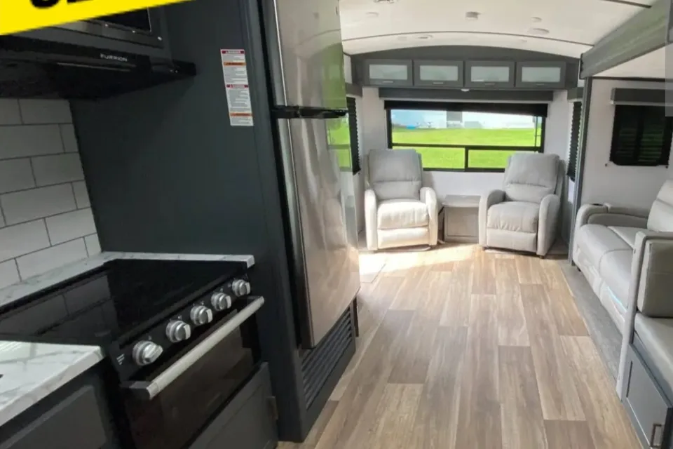 Darlene's Little House On Wheels