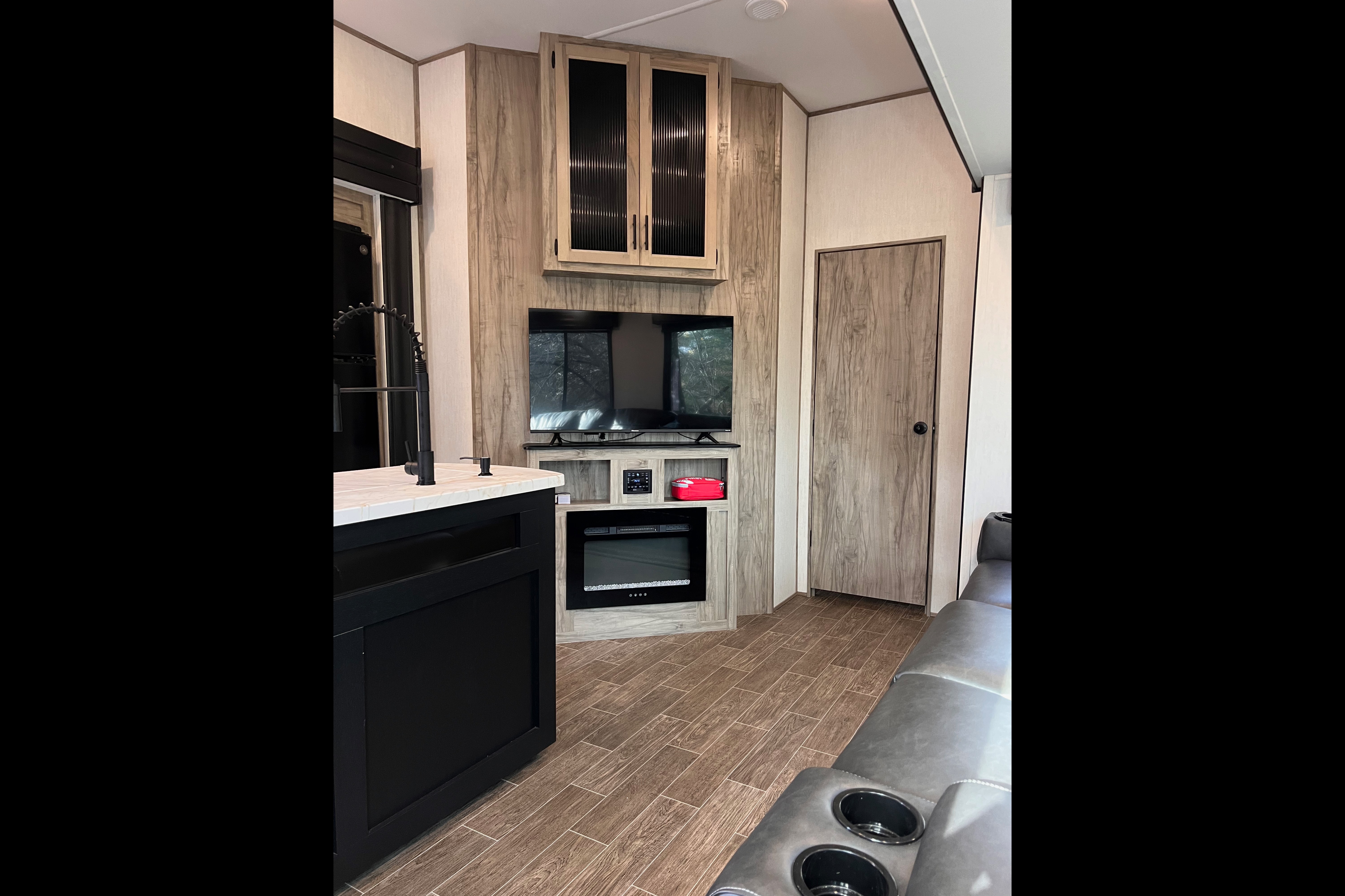 2022 Forest River Cherokee Arctic Wolf 3770 Suite Fifth Wheel