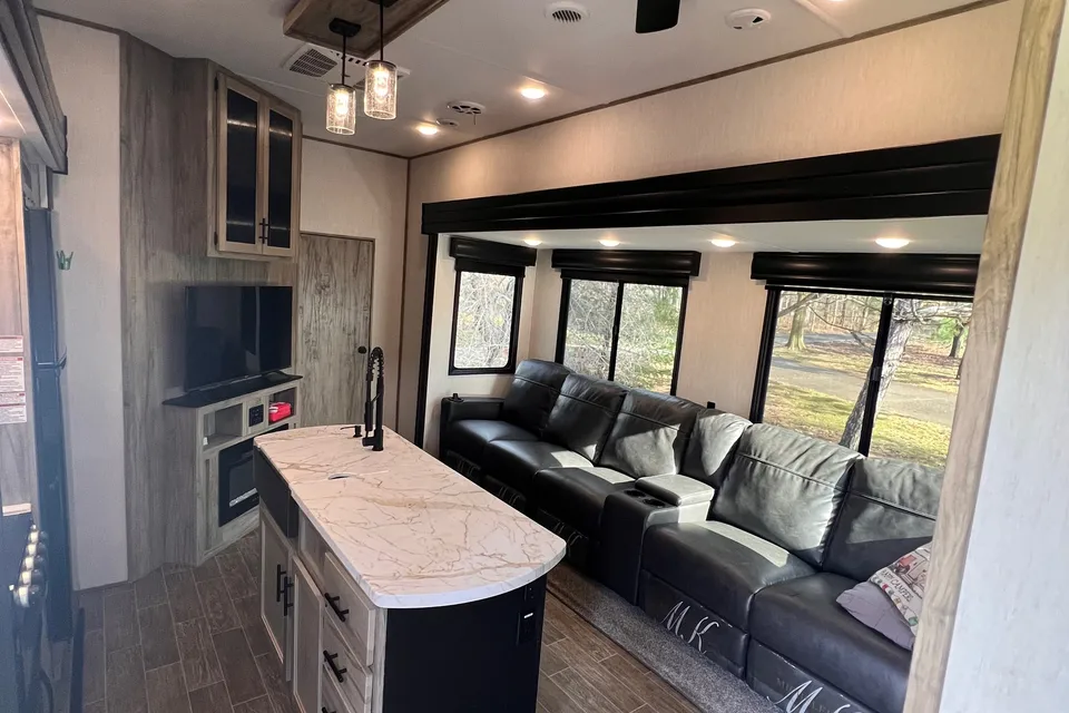2022 Forest River Cherokee Arctic Wolf 3770 Suite Fifth Wheel