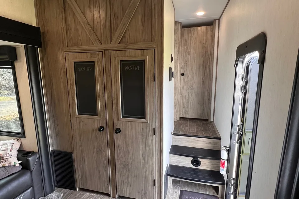 2022 Forest River Cherokee Arctic Wolf 3770 Suite Fifth Wheel