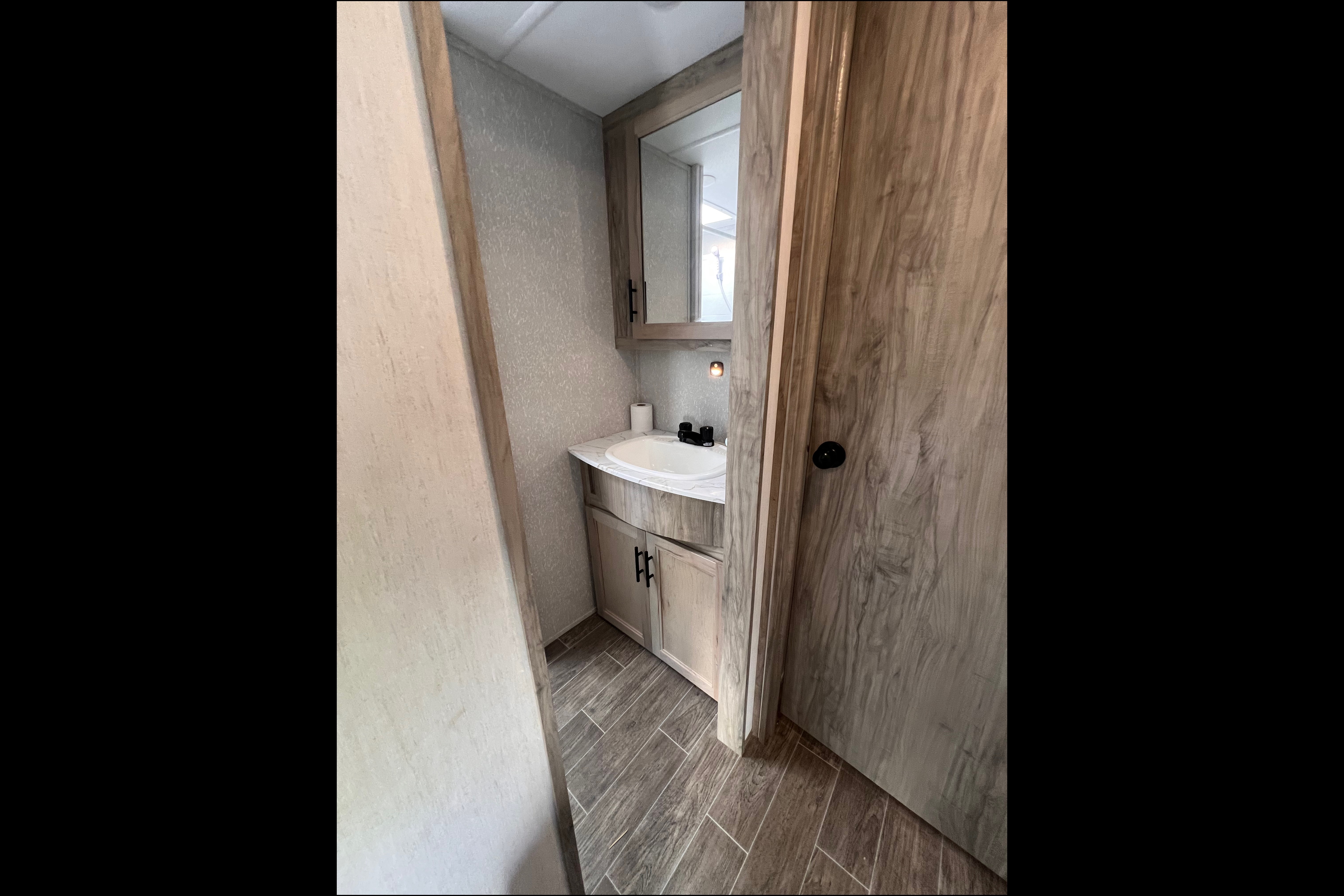 2022 Forest River Cherokee Arctic Wolf 3770 Suite Fifth Wheel