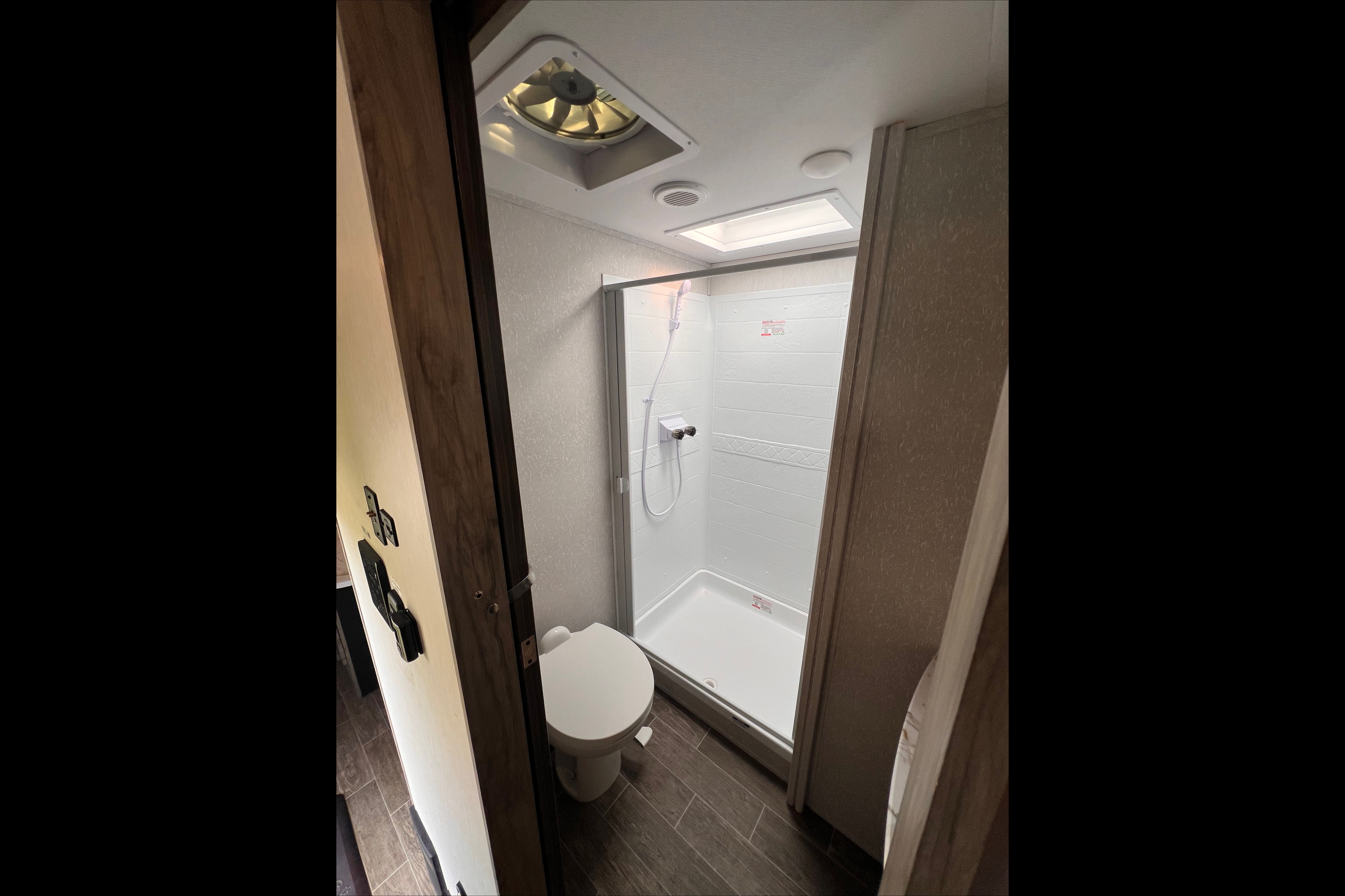 2022 Forest River Cherokee Arctic Wolf 3770 Suite Fifth Wheel