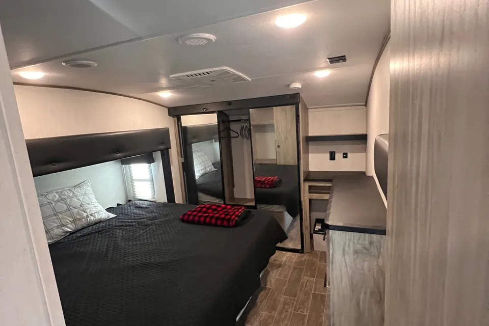 2022 Forest River Cherokee Arctic Wolf 3770 Suite Fifth Wheel