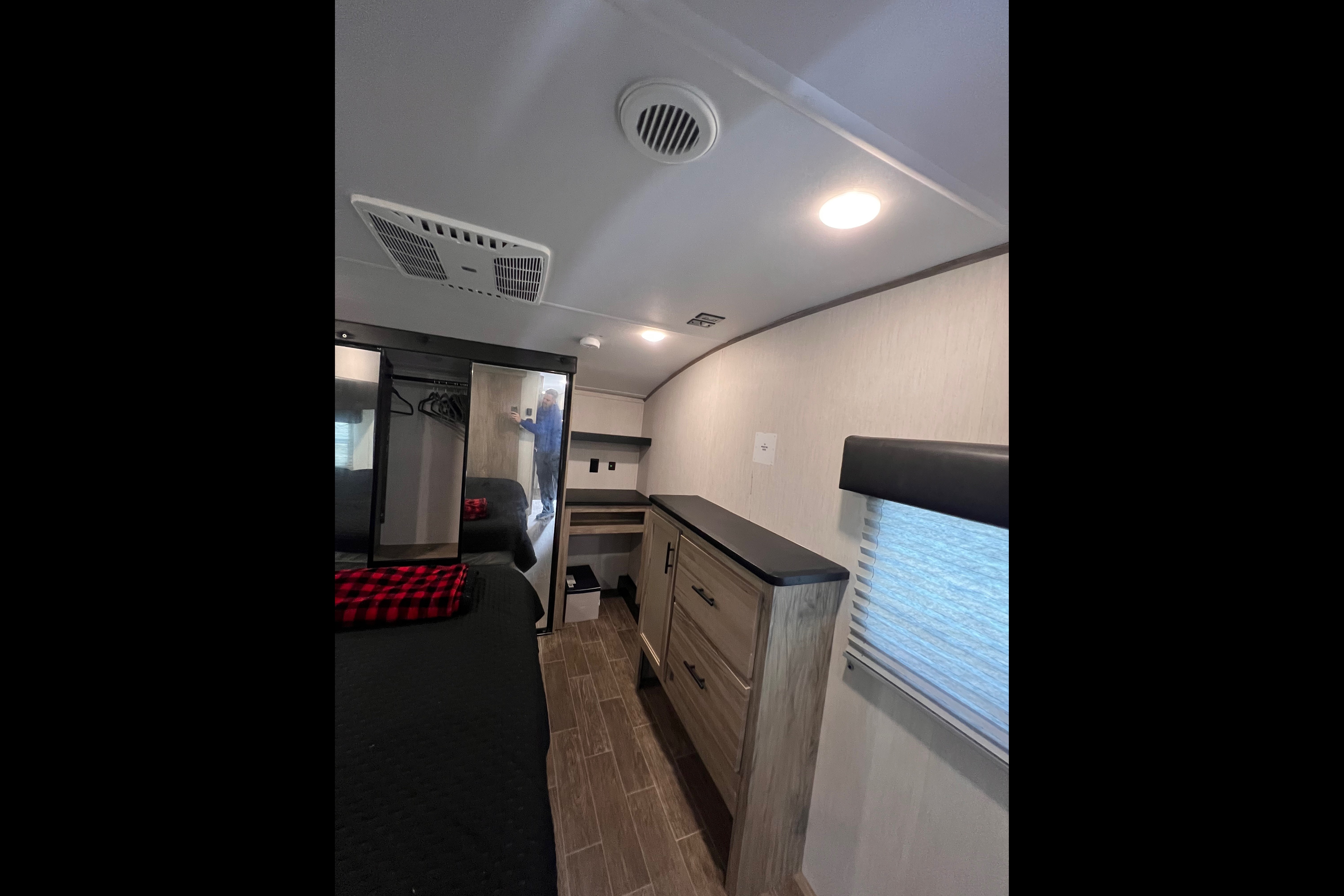 2022 Forest River Cherokee Arctic Wolf 3770 Suite Fifth Wheel