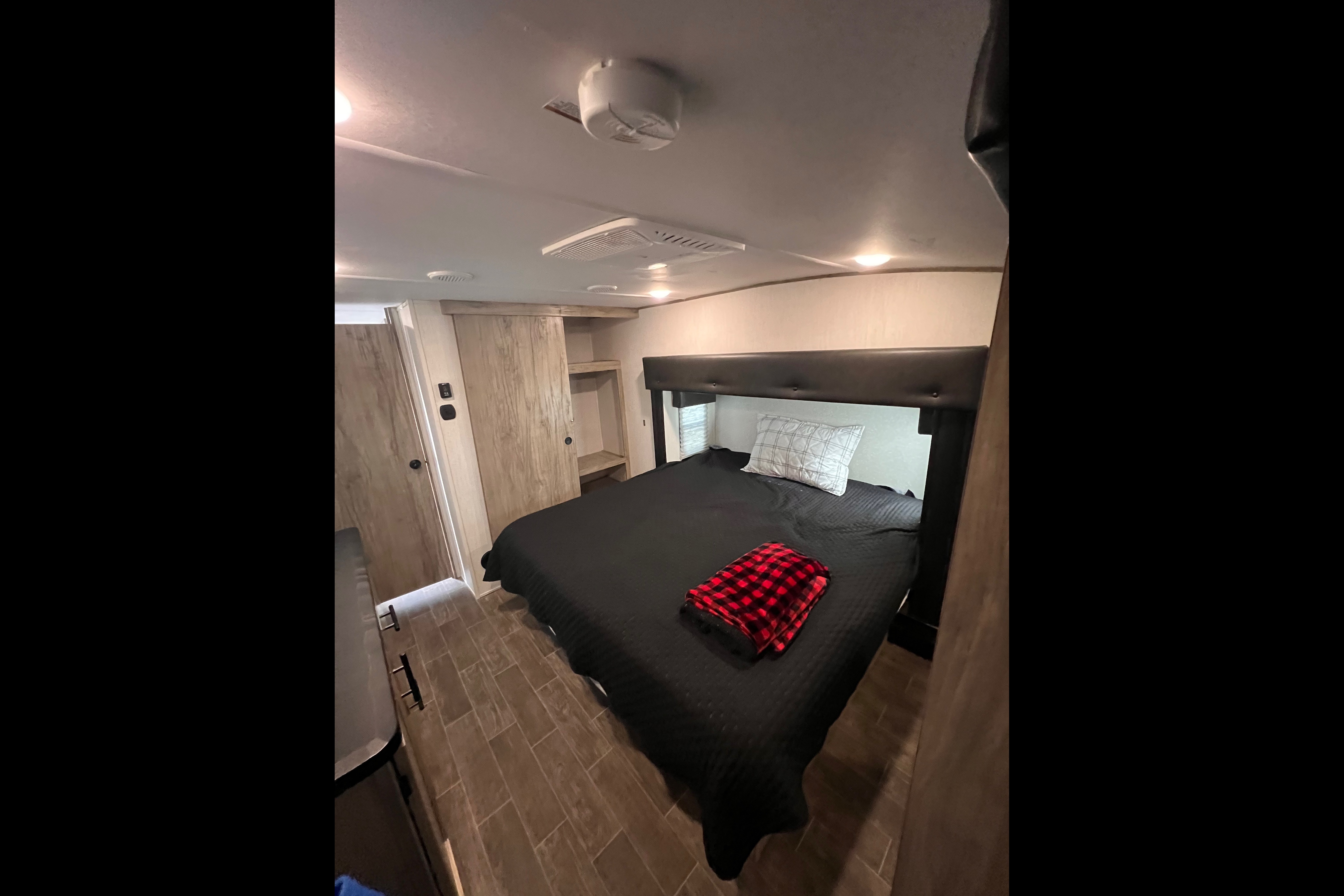 2022 Forest River Cherokee Arctic Wolf 3770 Suite Fifth Wheel