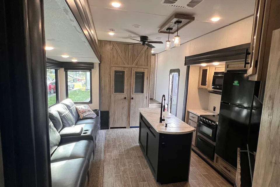 2022 Forest River Cherokee Arctic Wolf 3770 Suite Fifth Wheel