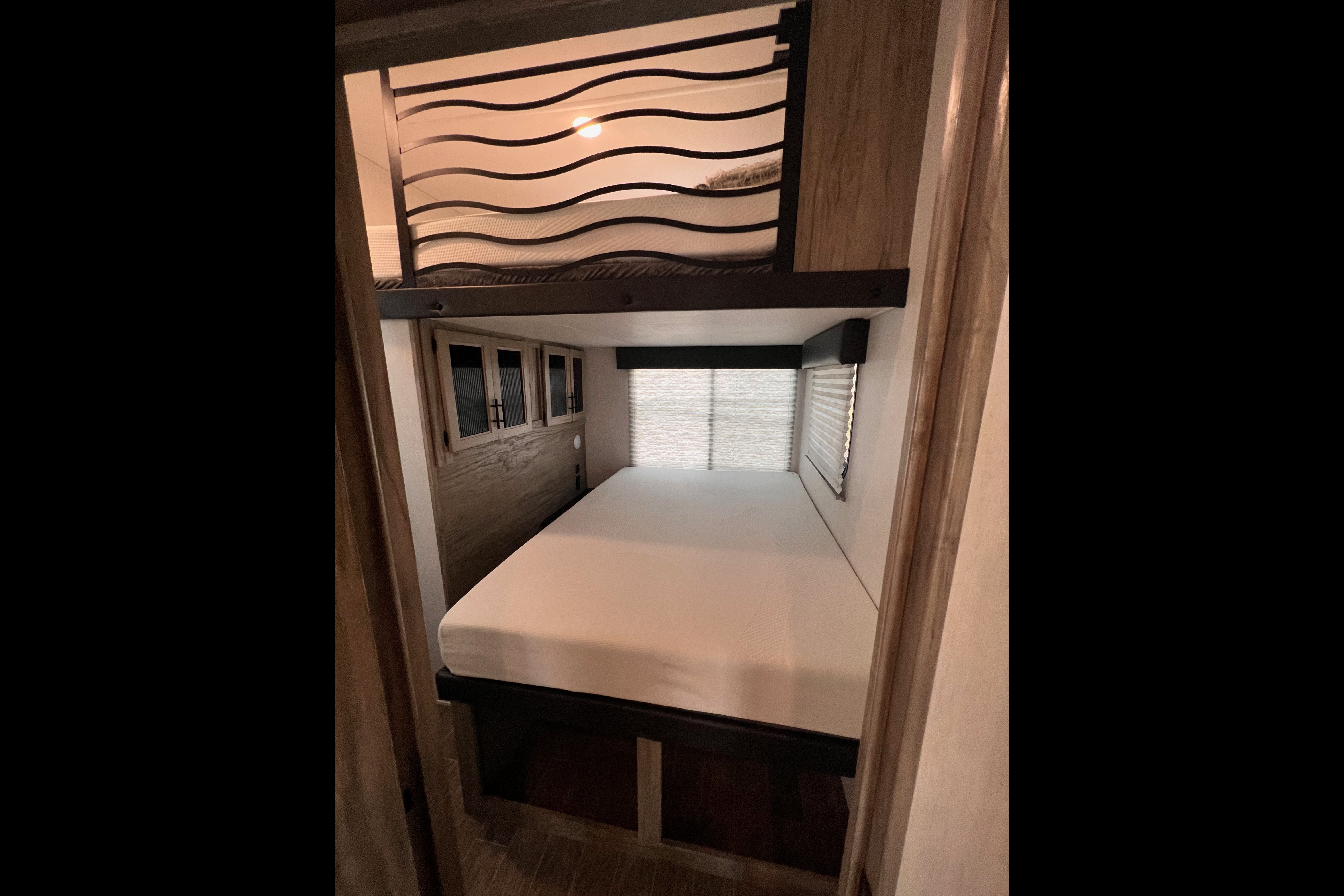 2022 Forest River Cherokee Arctic Wolf 3770 Suite Fifth Wheel