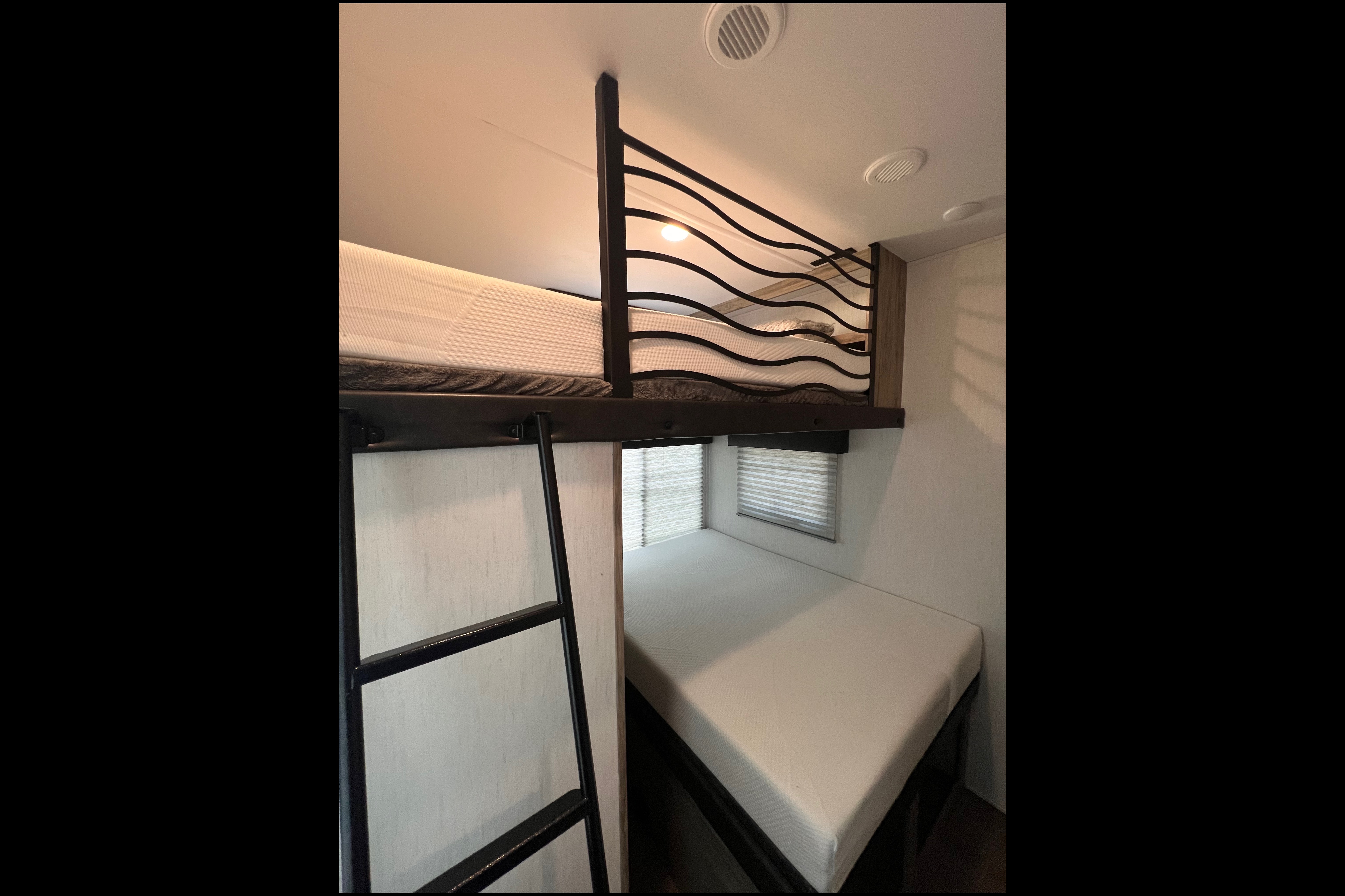 2022 Forest River Cherokee Arctic Wolf 3770 Suite Fifth Wheel