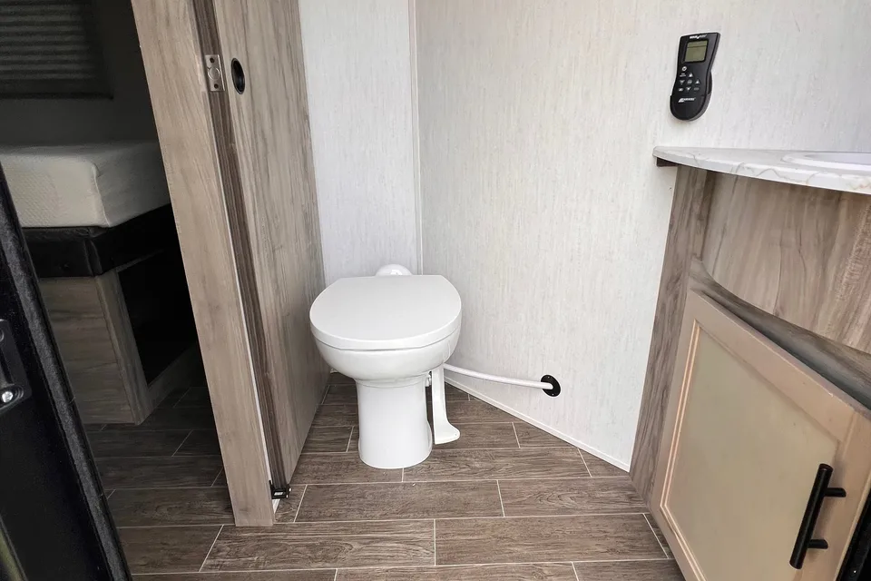2022 Forest River Cherokee Arctic Wolf 3770 Suite Fifth Wheel