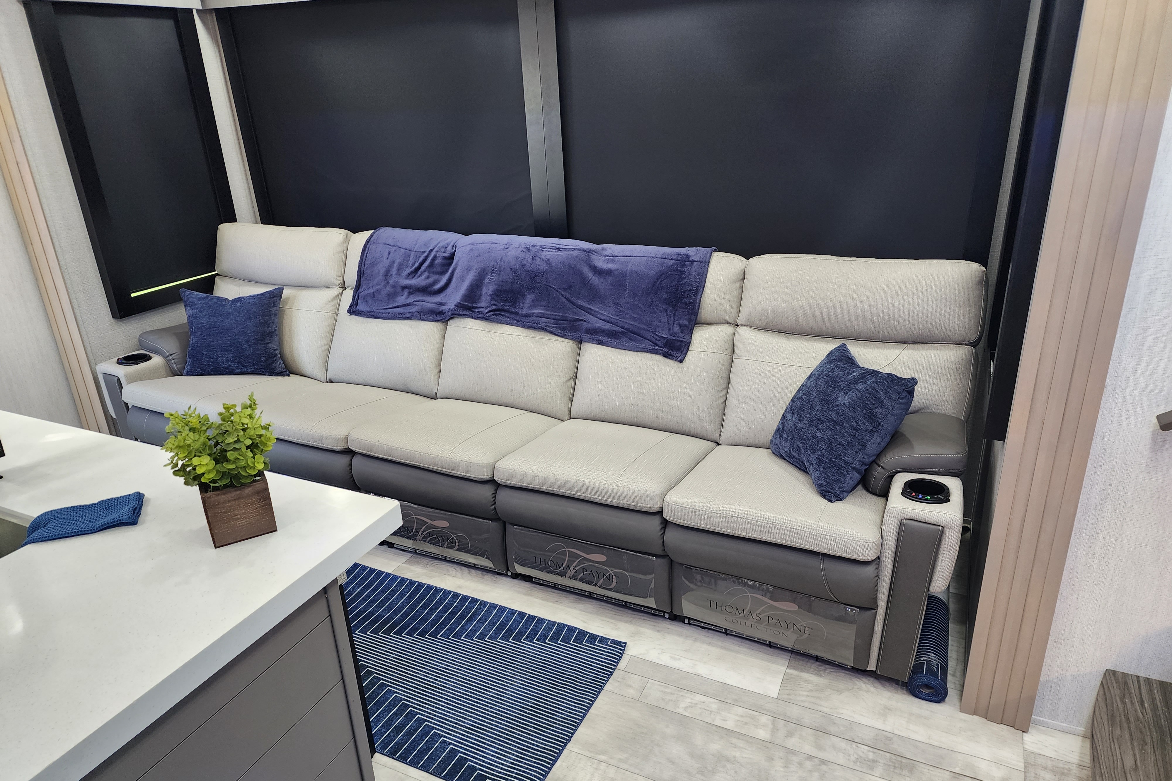Grand Design Momentum 399 TH-R 