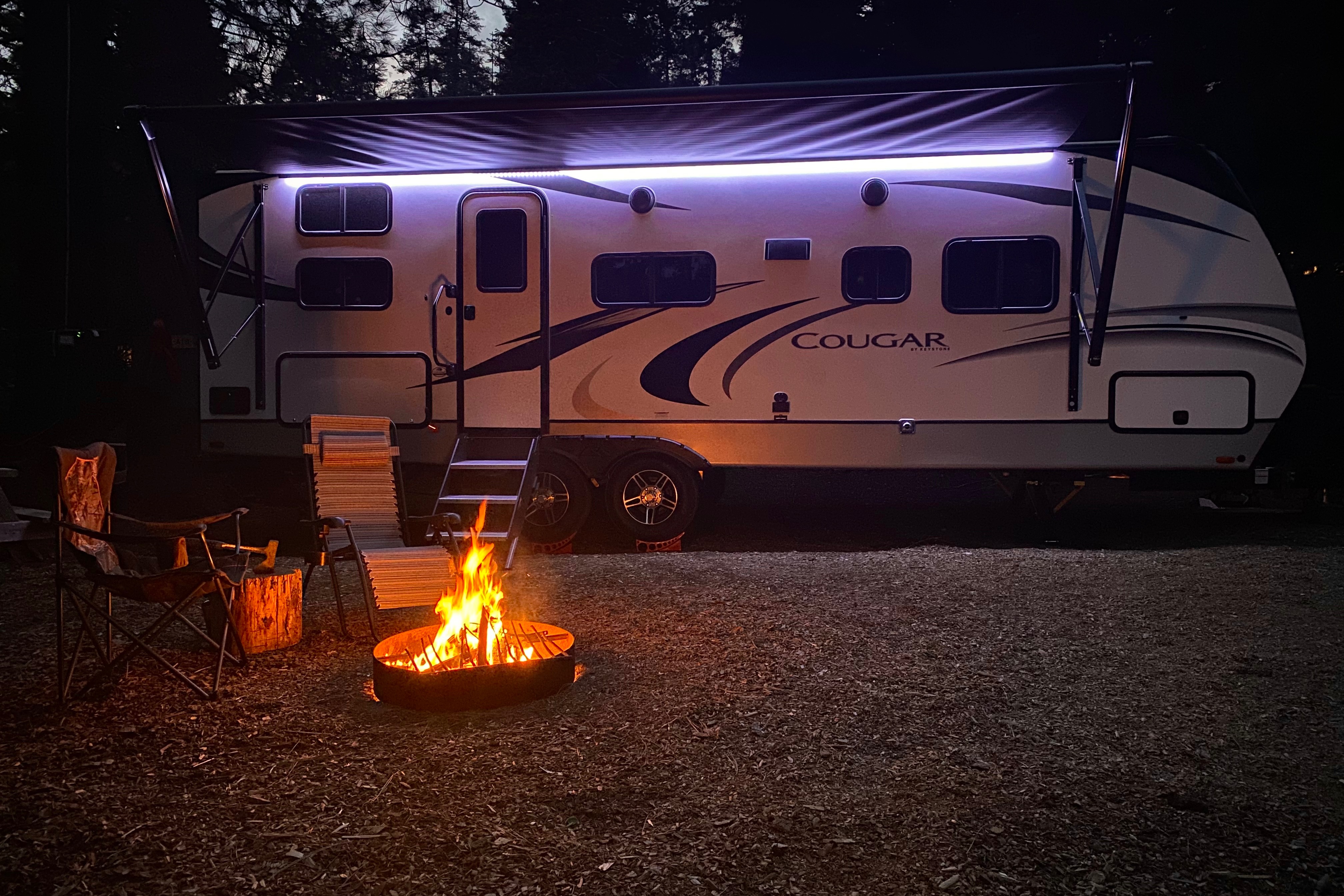 30’ King Bed, Bunks, Huge Kitchen, Griddle, Kayaks, and more!!