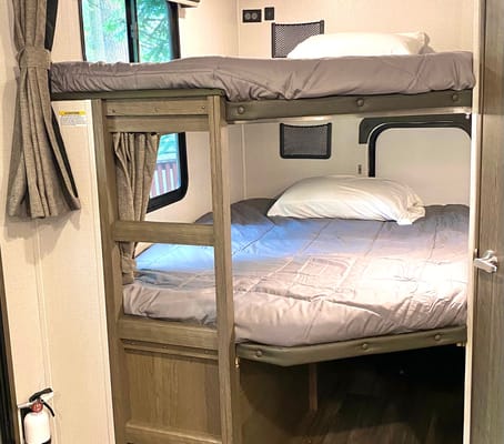 30’ King Bed, Bunks, Huge Kitchen, Griddle, Kayaks, and more!!