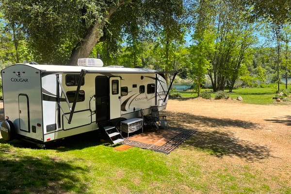 30’ King Bed, Bunks, Huge Kitchen, Griddle, Kayaks, and more!!