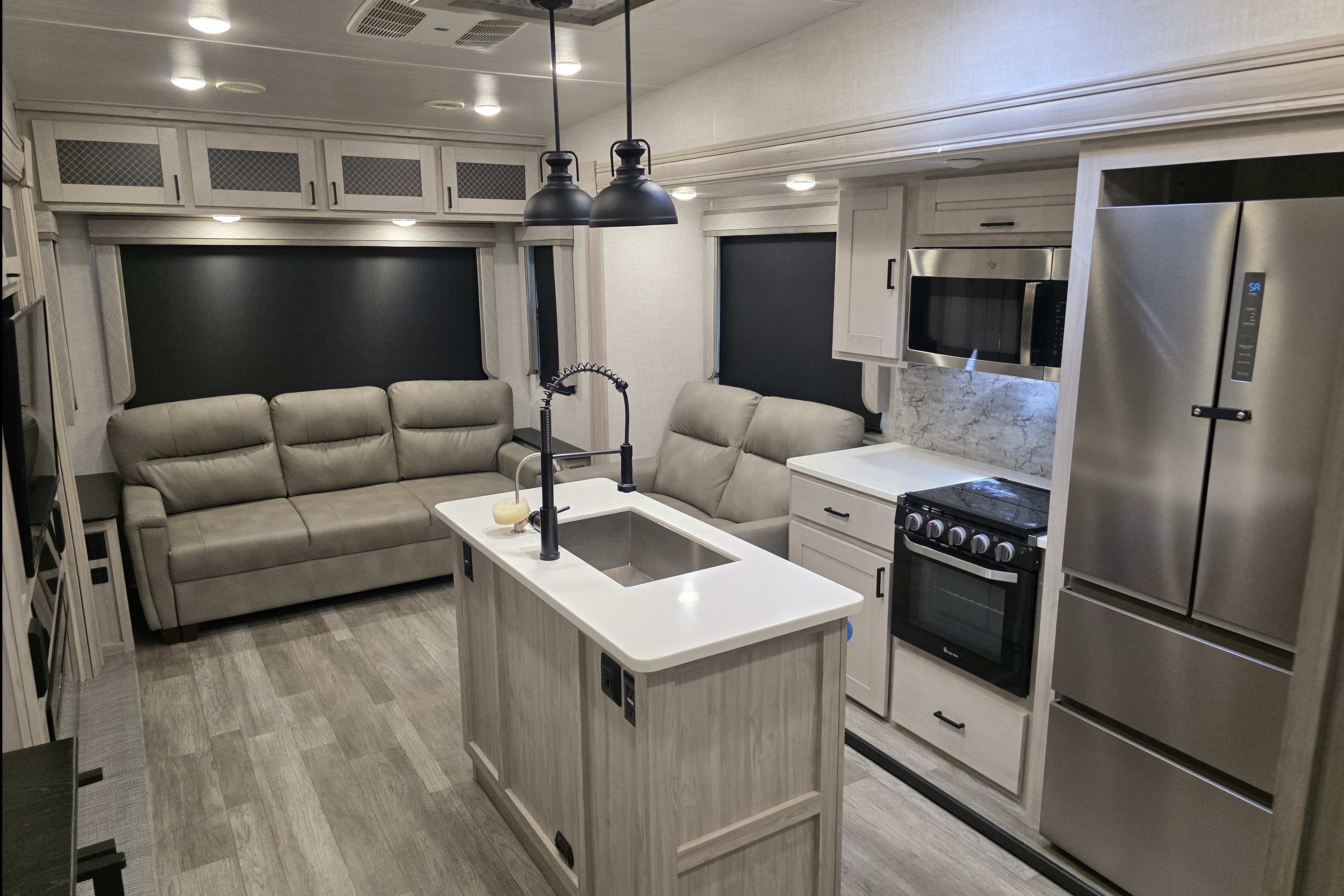 Meet "Eve"- East to West Tandara Fifth Wheel