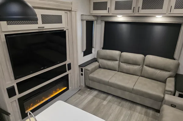 Meet "Eve"- East to West Tandara Fifth Wheel