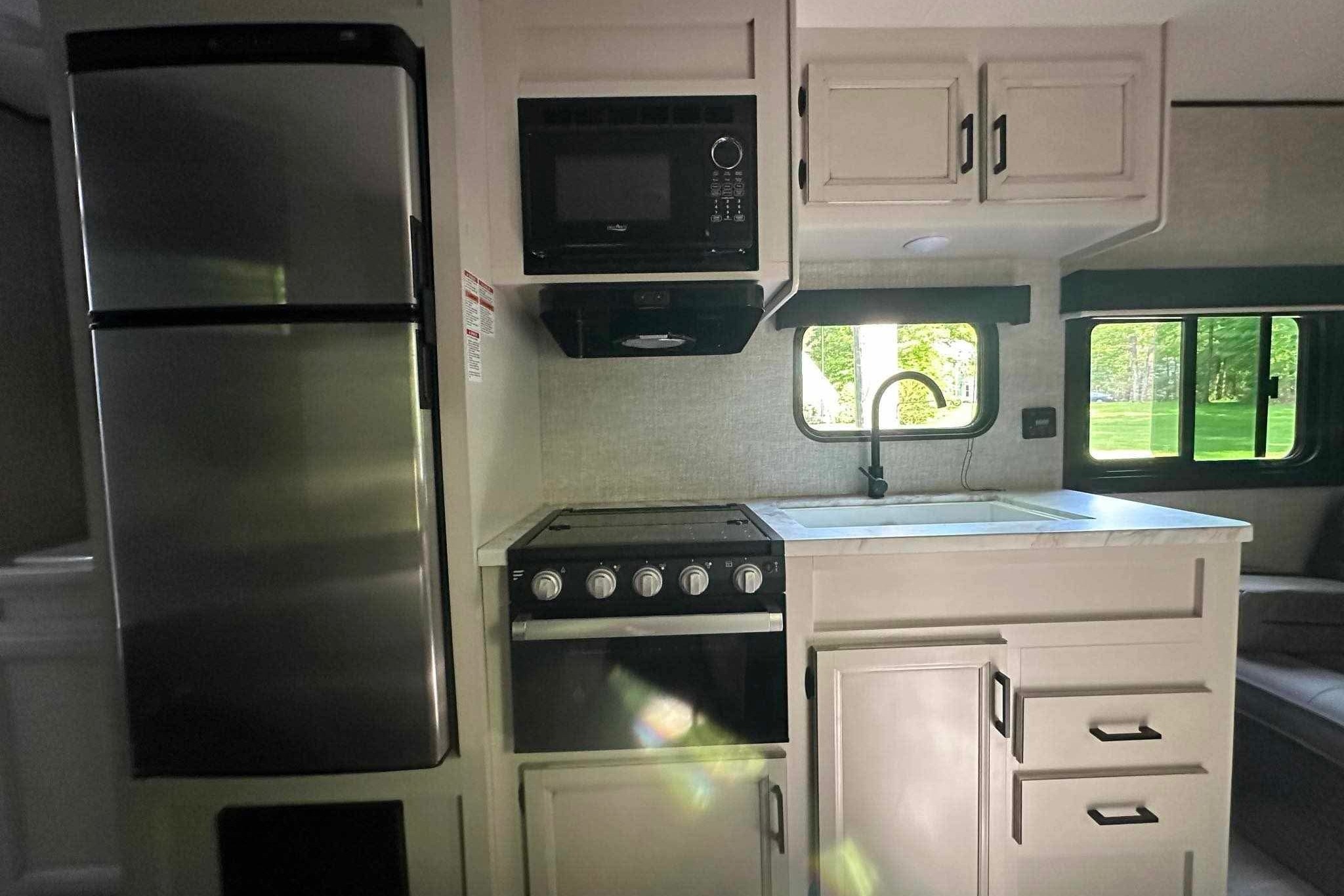 Hideaway RV rentals Fur baby friendly Jayco jay flight 264bh