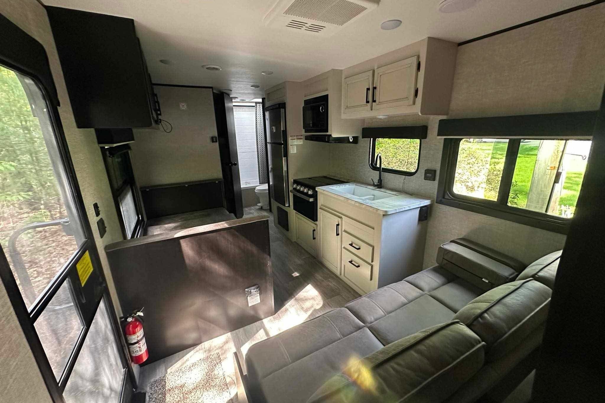 Hideaway RV rentals Fur baby friendly Jayco jay flight 264bh