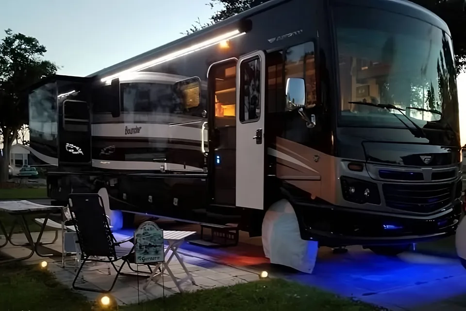 David's Fleetwood Bounder 35K Class A (Fully Stocked)