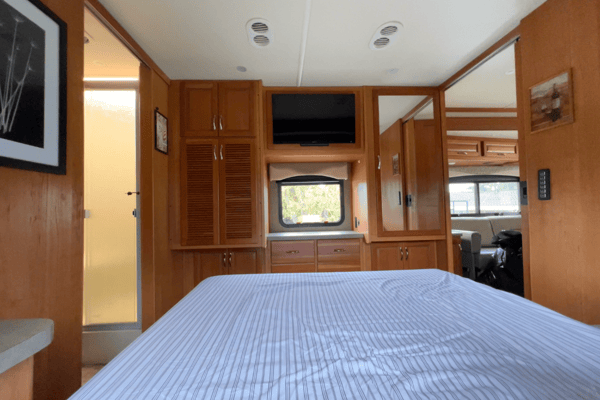 David's Fleetwood Bounder 35K Class A (Fully Stocked)