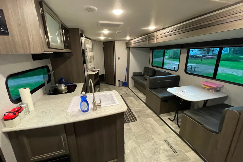 Dutchman Kodiak SE 27’ Bunkhouse Travel Trailer