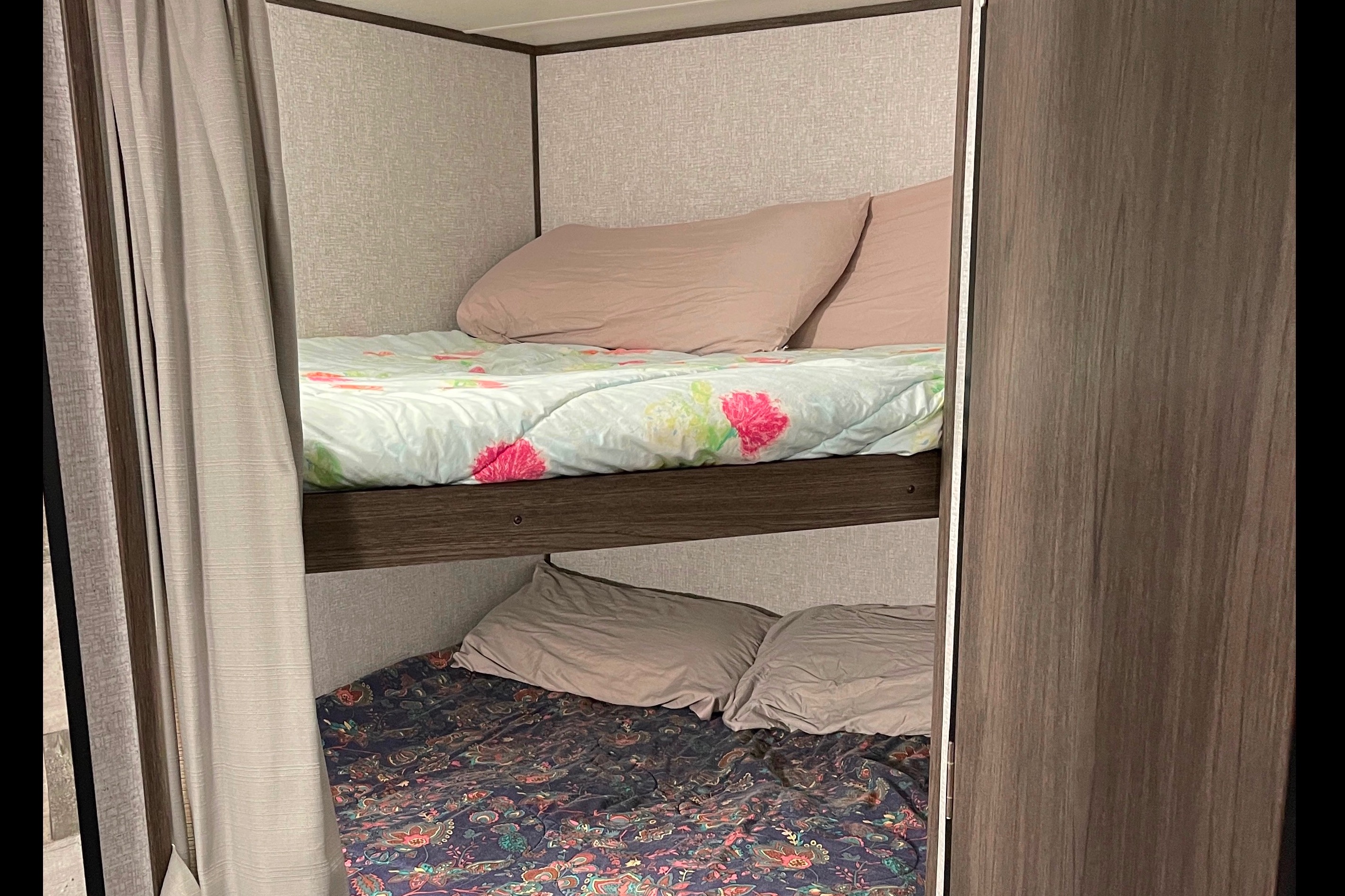 Dutchman Kodiak SE 27’ Bunkhouse Travel Trailer