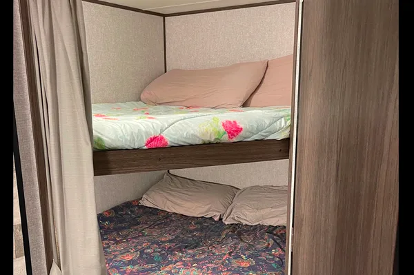 Dutchman Kodiak SE 27’ Bunkhouse Travel Trailer