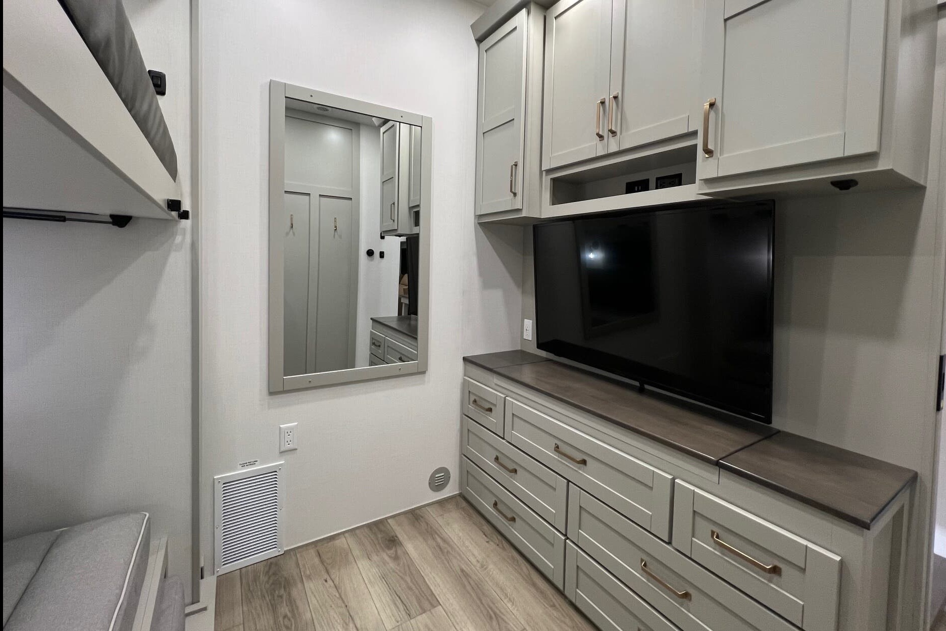 Scott's Brinkley 3610 Fifth Wheel