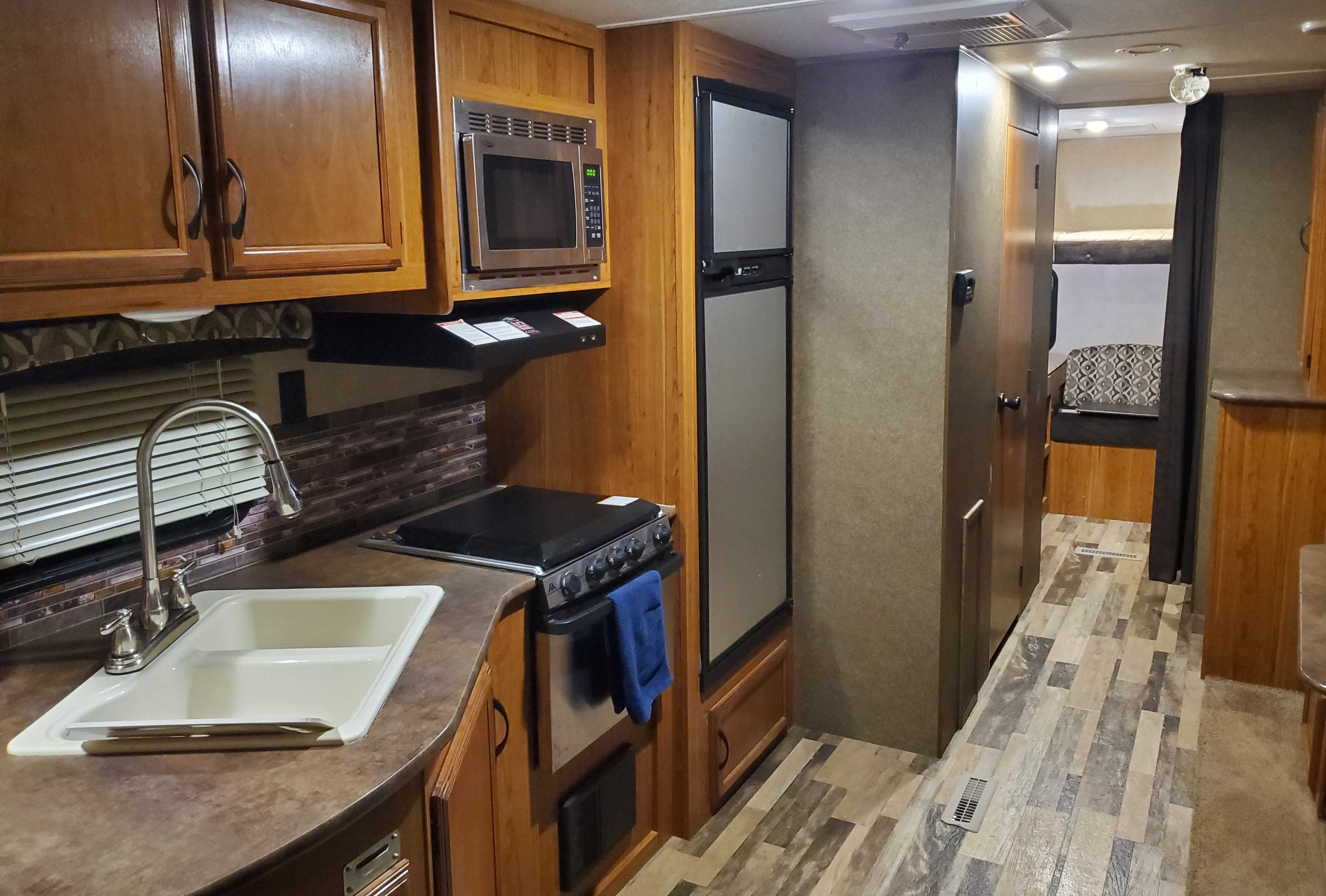 Cole's Starcraft 309 BHL Travel Trailer