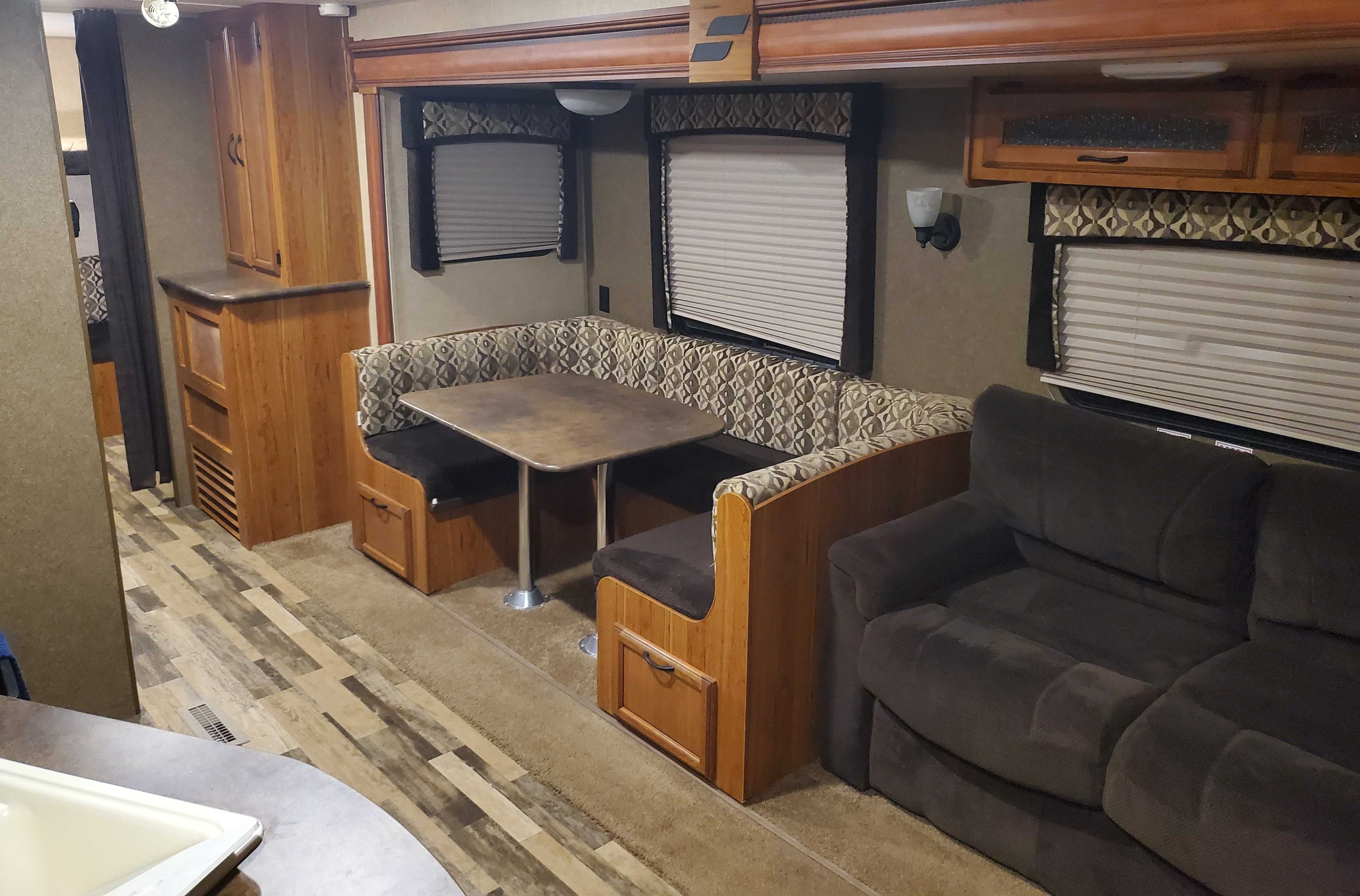 Cole's Starcraft 309 BHL Travel Trailer