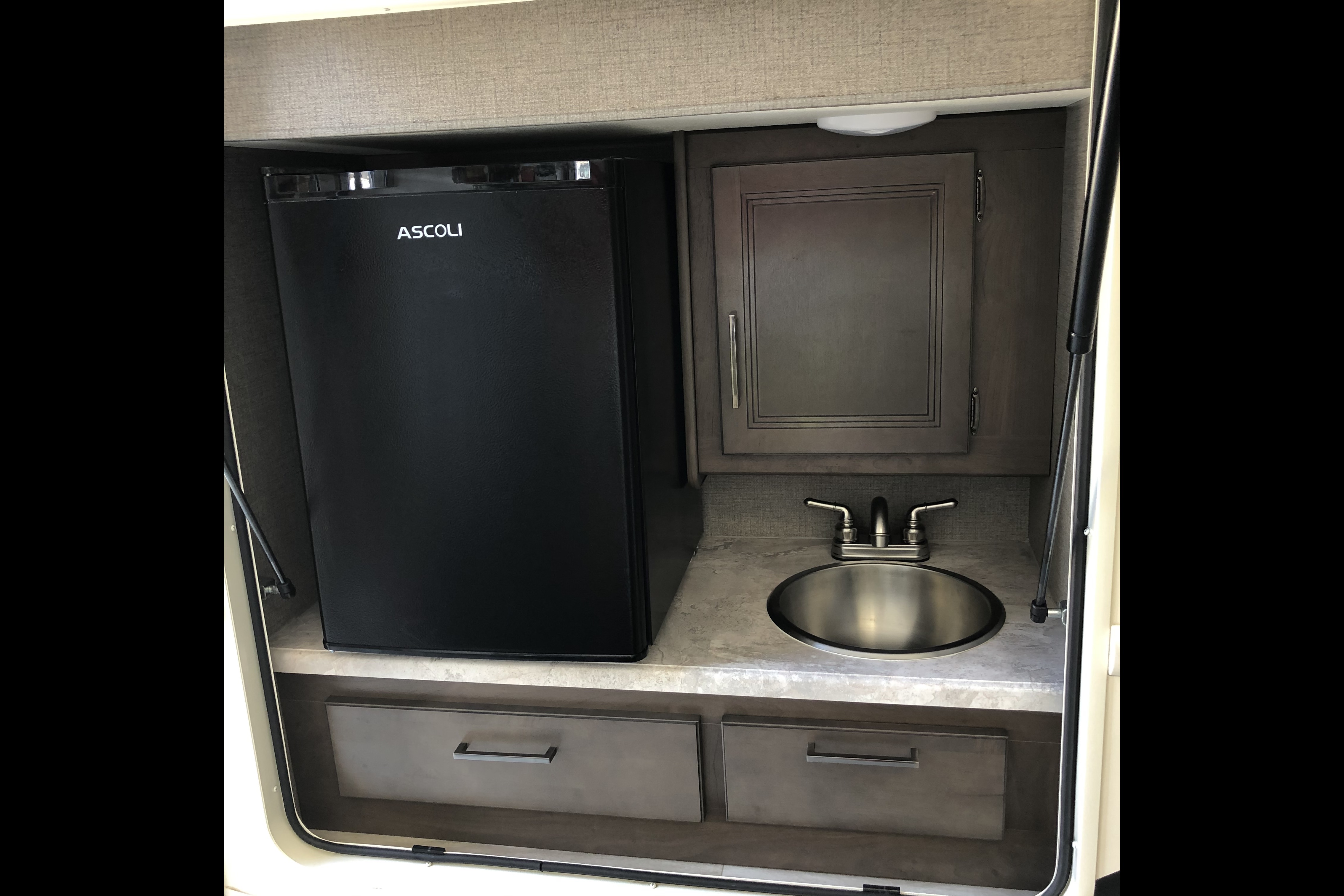 nancy's Thor Motor Coach Hurricane 29M Class A