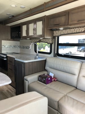 nancy's Thor Motor Coach Hurricane 29M Class A