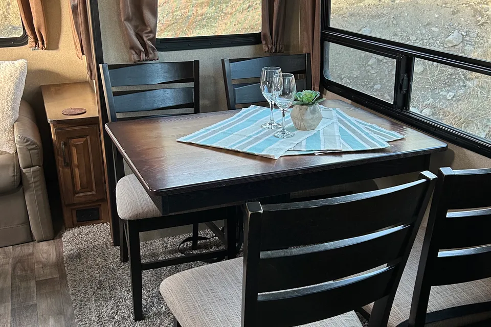 Fifth Wheel on private campsite everything included