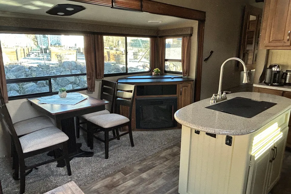 Fifth Wheel on private campsite everything included