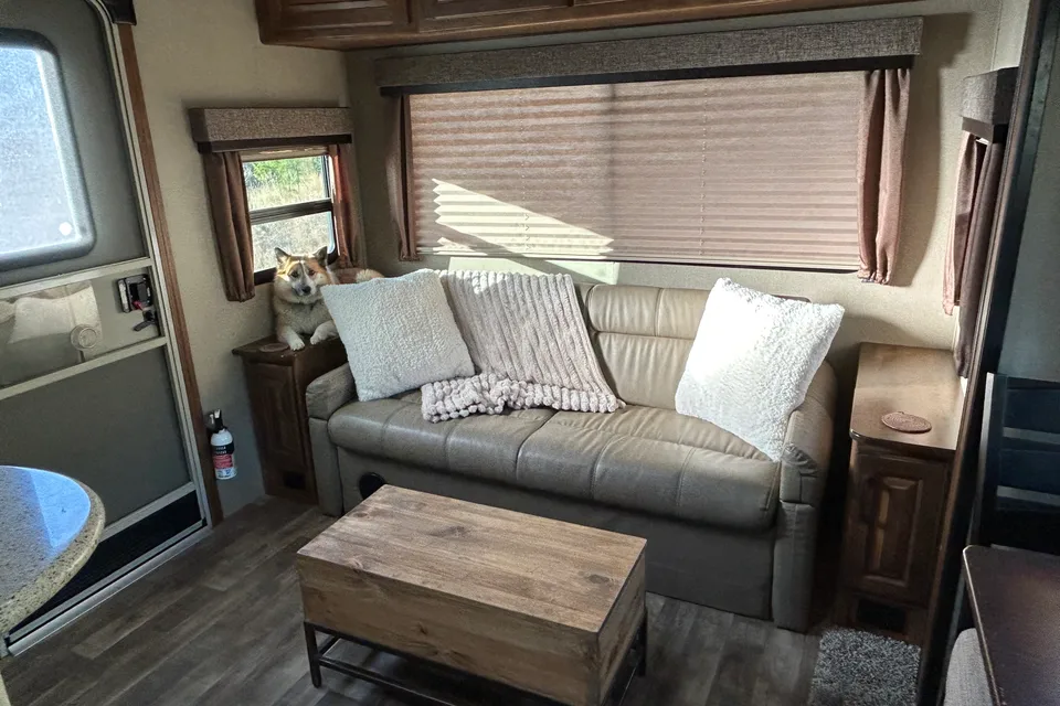 Fifth Wheel on private campsite everything included