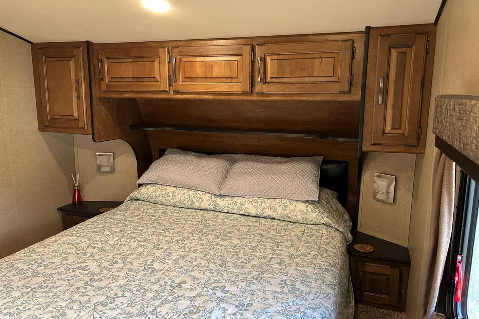Fifth Wheel on private campsite everything included