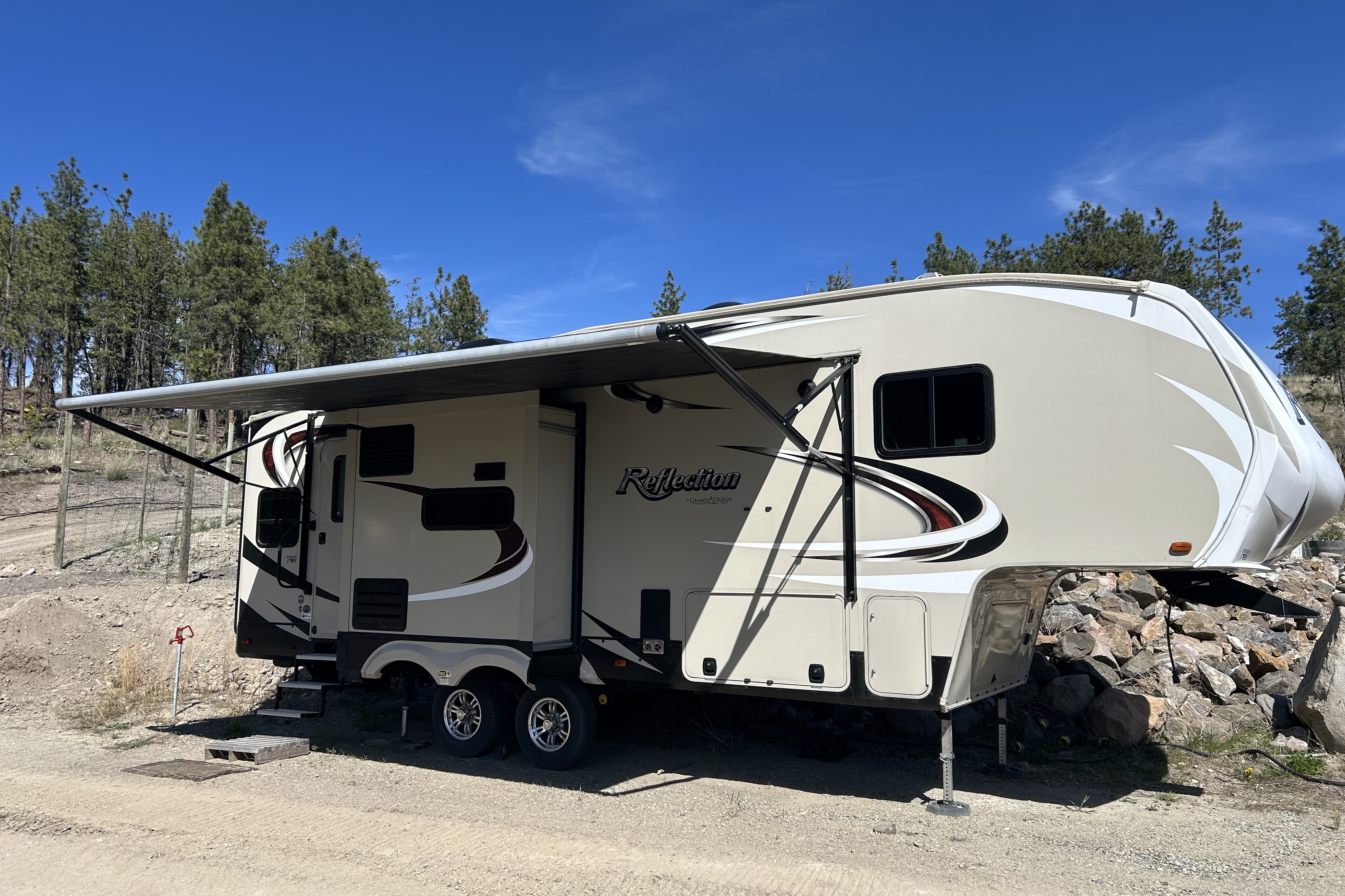 Fifth Wheel on private farm everything included