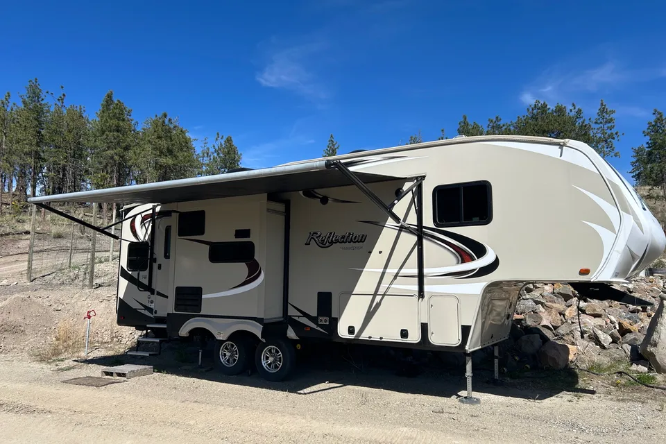 Fifth Wheel on private campsite everything included