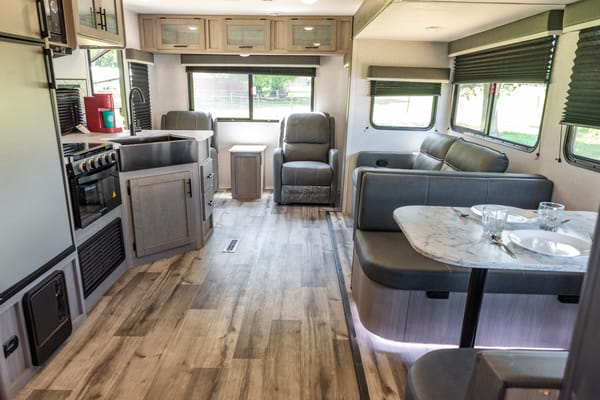 Dutchmen Coleman Light | Driftwood Vacation