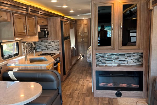 Wandering Wheels Jayco Precept Prestige Class A