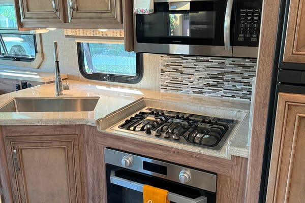 Wandering Wheels Jayco Precept Prestige Class A