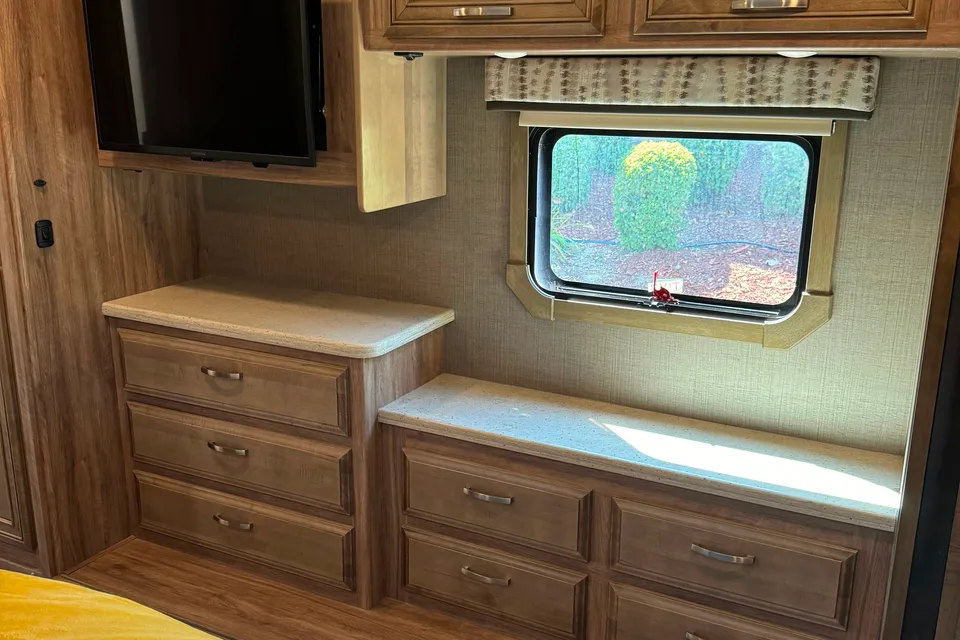 Wandering Wheels Jayco Precept Prestige Class A